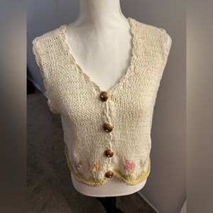 Pure crochet knit vest with floral scene